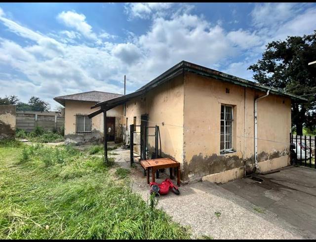 7 BEDROOM HOUSE FOR SALE IN GERMISTON CENTRAL